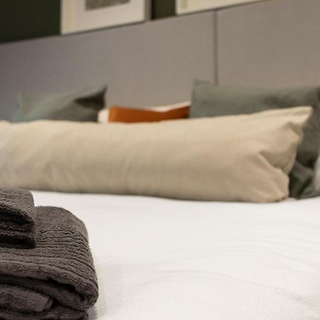 Luxe Courtyard Apartment For 4 Near Exeter City Centre Eksteriør bilde