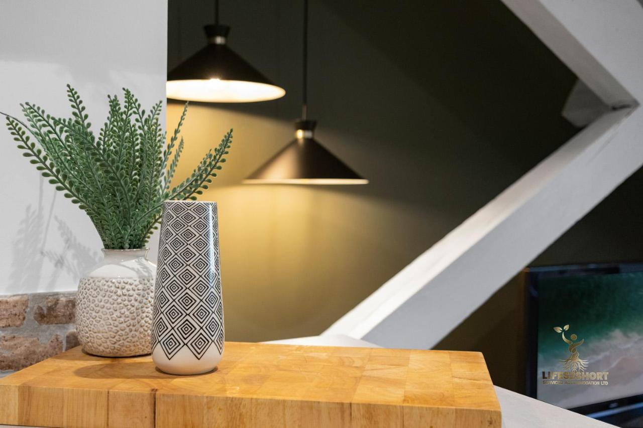 Luxe Courtyard Apartment For 4 Near Exeter City Centre Eksteriør bilde