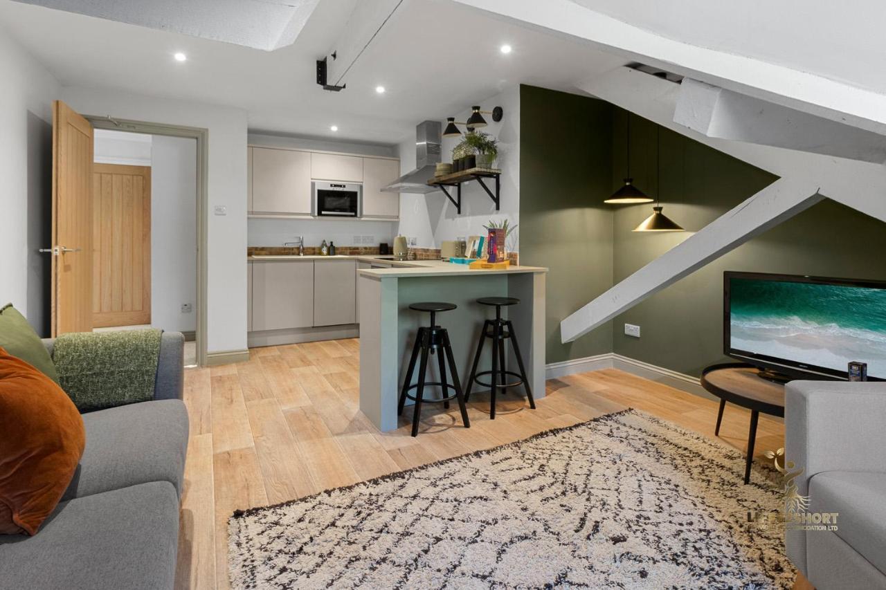 Luxe Courtyard Apartment For 4 Near Exeter City Centre Eksteriør bilde